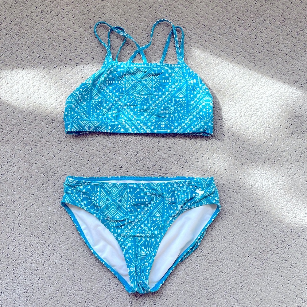 Adorable blue patterned abercrombie kids swimsuit
